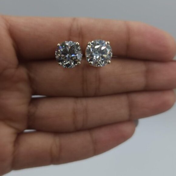 18Kt Gold 7 IGI Certified Lab Grown Diamond Studs Earrings - Picture 3 of 3